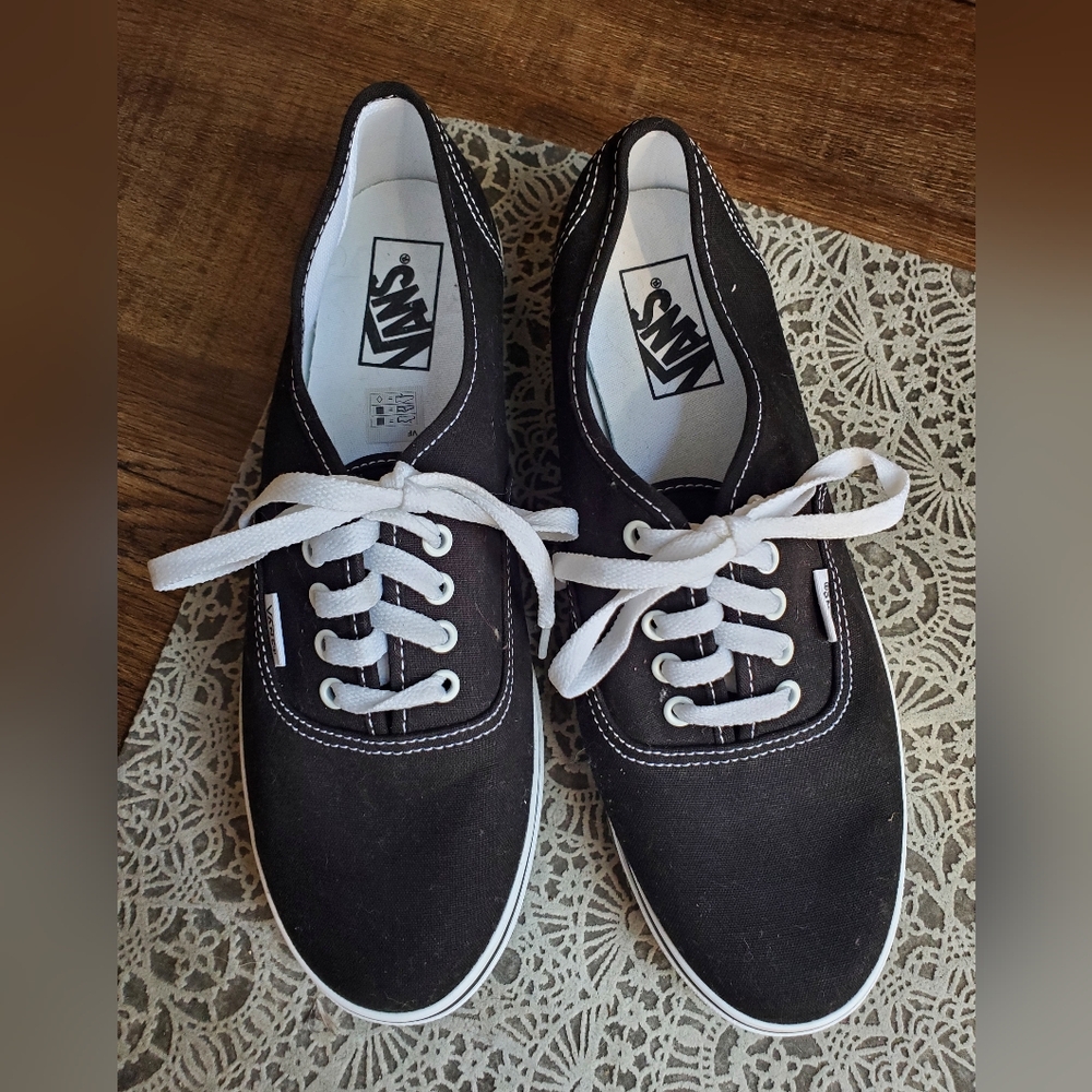 Vans tennis shoes